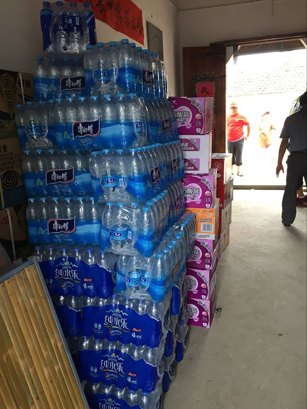 團(tuán)縣委青年企業(yè)家協(xié)會捐贈物品1