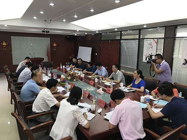 肥東縣委書記耿延強攜縣商務(wù)局等各局機關(guān)主要負責(zé)人來安徽環(huán)瑞開展就推動國際貿(mào)易專題座談會